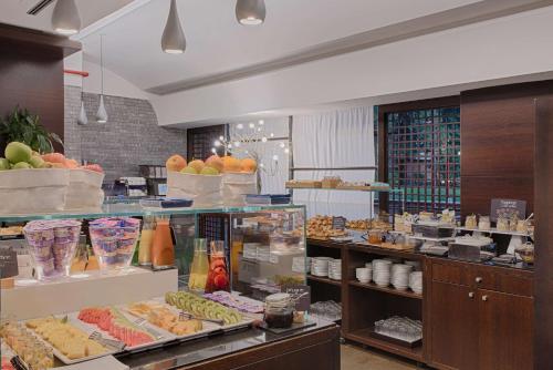 Jídlo v hotelu nebo okolí