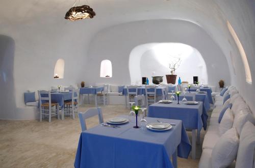 En restaurang eller annat matställe på Aghios Artemios Traditional Houses