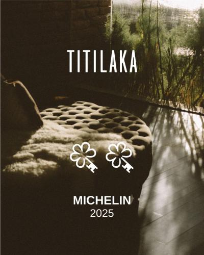 ein Poster von einem Bett mit zwei Scheren in der Unterkunft Titilaka by Andean in Tililaca