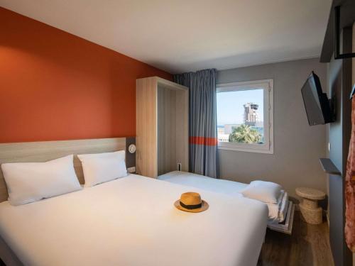 Giường trong phòng chung tại ibis budget Nice Aeroport