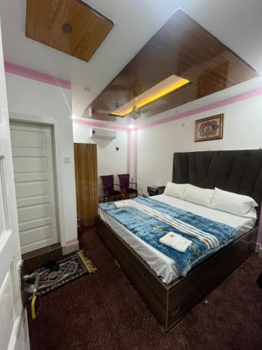 Postel nebo postele na pokoji v ubytování HR Guest House