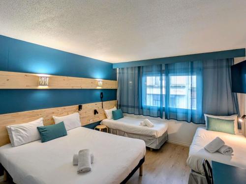 a hotel room with two beds and a window at greet hotel Grenoble Centre Gare in Grenoble