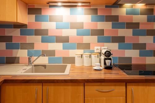 Designer and stylish flat in vibrant Belleville neighborhood near the metro