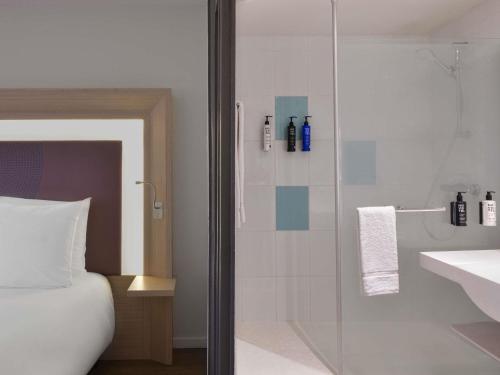 Koupelna v ubytování Novotel Dakar