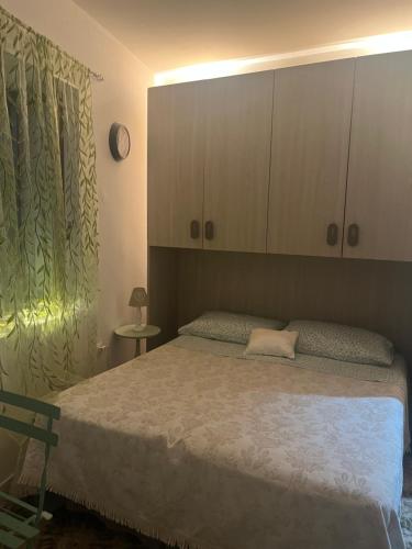 a bedroom with a bed and a cabinet and a clock at La Colonnina in Minturno
