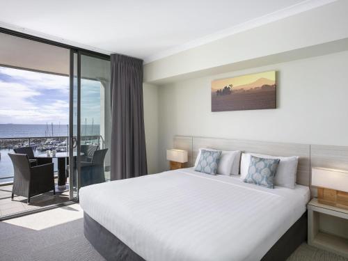 Una cama o camas en una habitación de Mantra Geraldton