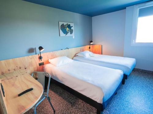 Giường trong phòng chung tại Greet hôtel Montpellier Aéroport Parc des Expos