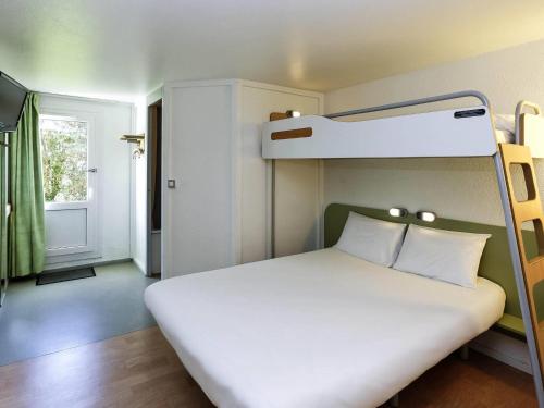 a bedroom with a bed with a bunk bed at Ibis budget Lorient Caudan in Caudan