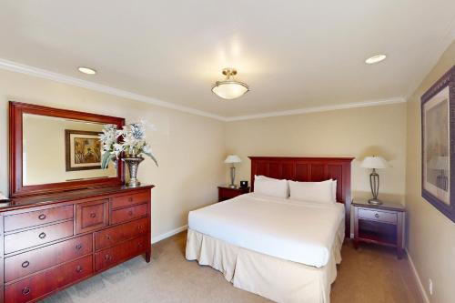 Postel nebo postele na pokoji v ubytování Silverado Resort and Spa 374