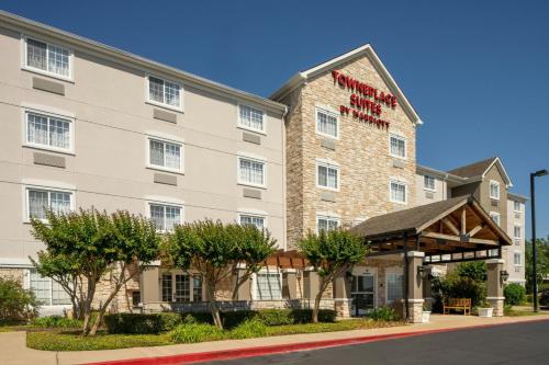 a rendering of the front of a hotel at TownePlace Suites by Marriott Texarkana in Texarkana