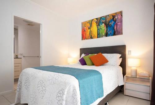 Rúm í herbergi á City Quays Accommodation 2