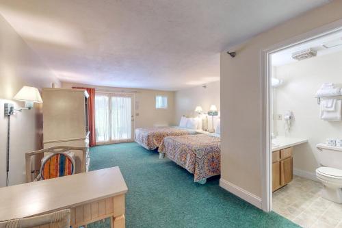 a hotel room with two beds and a bathroom at Seafarer Resort-Unit 107 in Ogunquit
