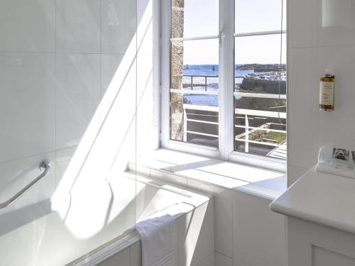Ένα μπάνιο στο Hotel Mercure Roscoff Bord De Mer