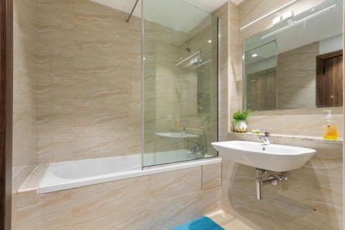 Bilik mandi di EasyStay Apartments