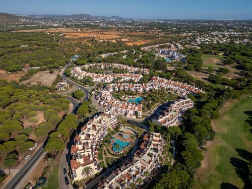 5 star Luxury Palmview apartment with large terrace and communal pool