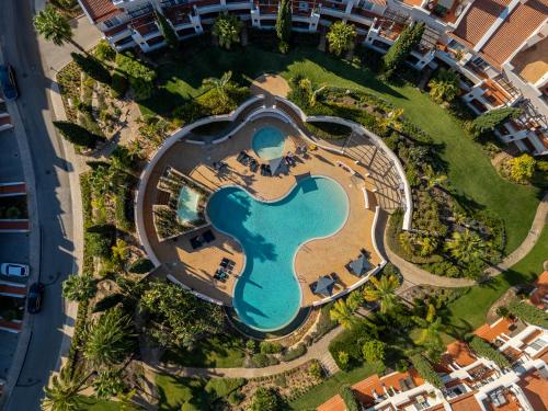 5 star Luxury Palmview apartment with large terrace and communal pool