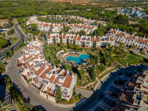 5 star Luxury Palmview apartment with large terrace and communal pool