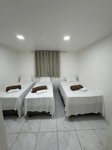 Una cama o camas en una habitación de Rede de Hotel 99
