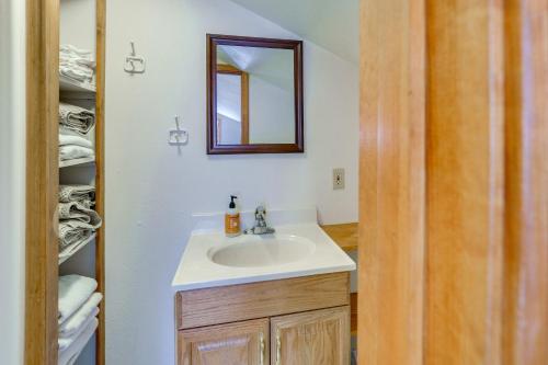 Ένα μπάνιο στο 3 Blocks to Angel Fire Resort Kid-Friendly Condo