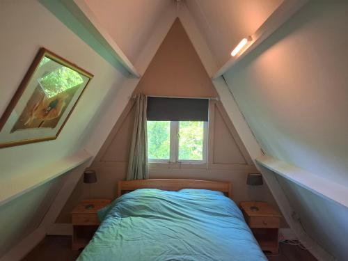 Giường trong phòng chung tại Petit Roffa - Chalet 43 Durbuy - max 5 personen