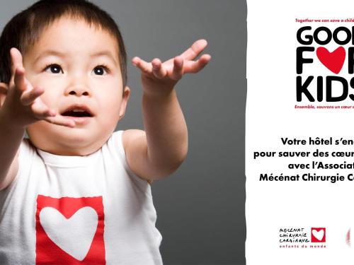 a young child with their hands in the air at Greet Hotel Evreux Centre - Route de Normandie by Accor in Évreux