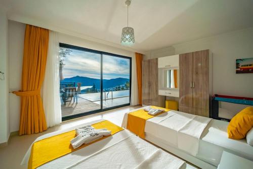 Ένα ή περισσότερα κρεβάτια σε δωμάτιο στο The Luxury Villa Vacation You're Looking For