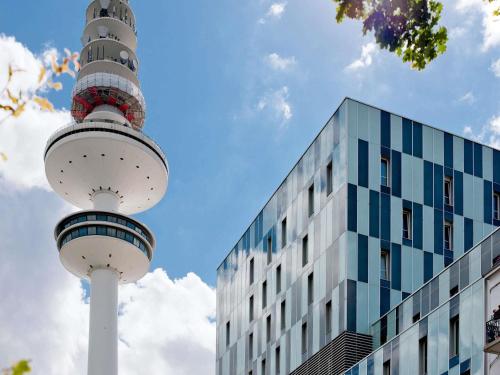 a tv tower in front of a building at Mercure Hotel Hamburg Mitte in Hamburg