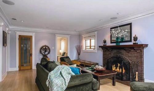 Et opholdsområde på Two Bedroom Beach Bungalow in Venice