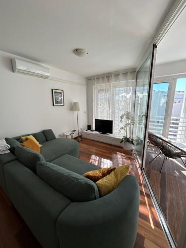 2BR Apartment-next to Old Town-Private Parking