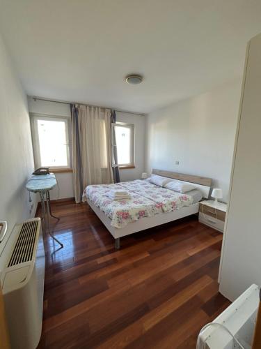 2BR Apartment-next to Old Town-Private Parking