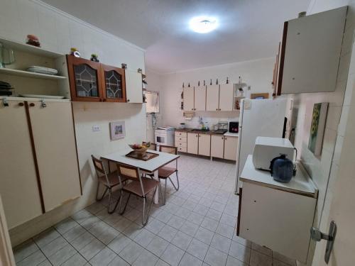 Kuchyň nebo kuchyňský kout v ubytování Refúgio Flor do Mar