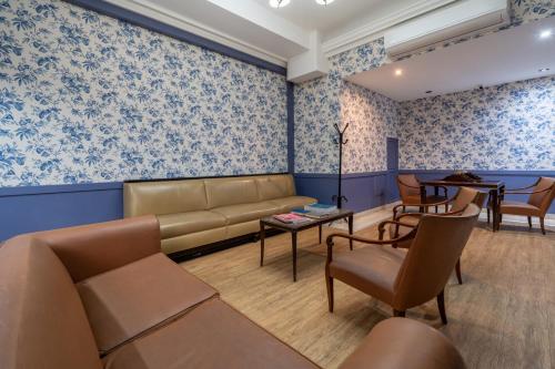 Seating area sa HOTEL REGIS