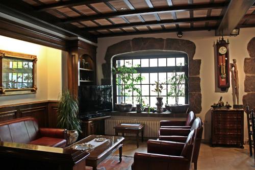 a living room with chairs and a table and a window at Hostal Miryam in L'Escala