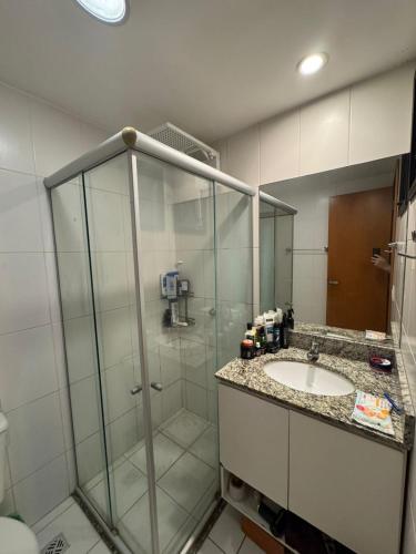 a bathroom with a sink and a glass shower at Duplex no centro de Belém - Proximo a nova Doca in Belém