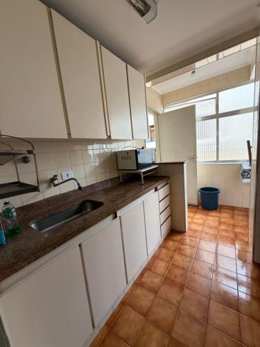 Kuchyň nebo kuchyňský kout v ubytování Adriático Guarujá