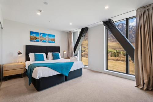 En eller flere senge i et værelse på Modern apartment with fantastic mountain views