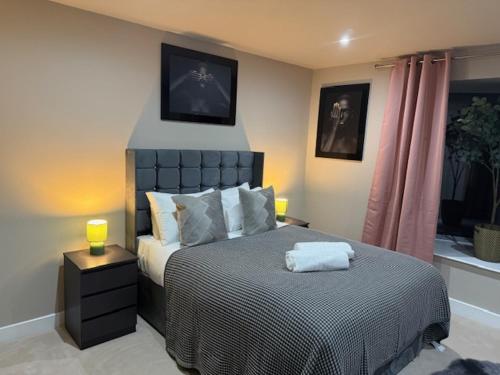 Кровать или кровати в номере 3 Bed Penthouse, 2Free Parking Spaces Close to BHX NEC