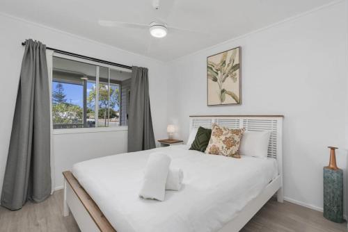 Postel nebo postele na pokoji v ubytování Pumicestone Porch