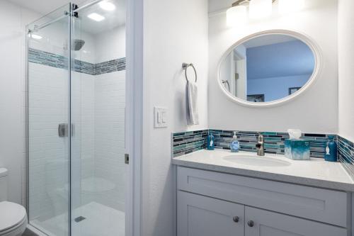 Ένα μπάνιο στο Kona Alii Penthouse 710 condo