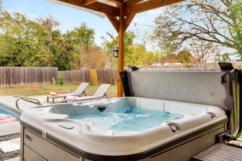 Fotografie z fotogalerie ubytování Manchaca Meadows Pool & Spa Sleeps 10 v destinaci Manchaca