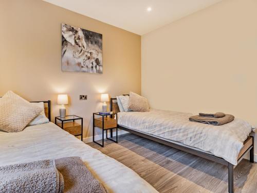 two beds in a room with two lamps at 2 Bed in Heyope 94203 in Knighton