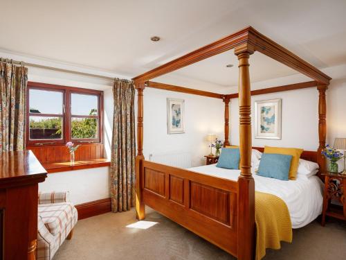 Ένα ή περισσότερα κρεβάτια σε δωμάτιο στο 5 Bed in Portreath HELLF
