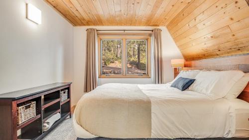 a bedroom with a large bed and a window at Sleeps 20 2 Homes Near Ski Resort Beach Lake Access Pool Homewood in Tahoma Meadows