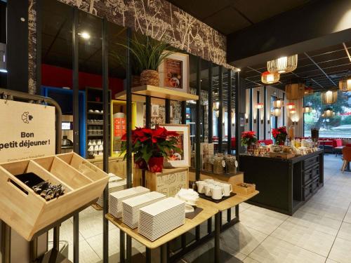 Restaurace v ubytování Ibis Sallanches Porte du MontBlanc