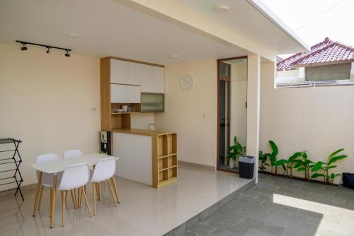 Η κουζίνα ή μικρή κουζίνα στο Villa Rancabango Estate
