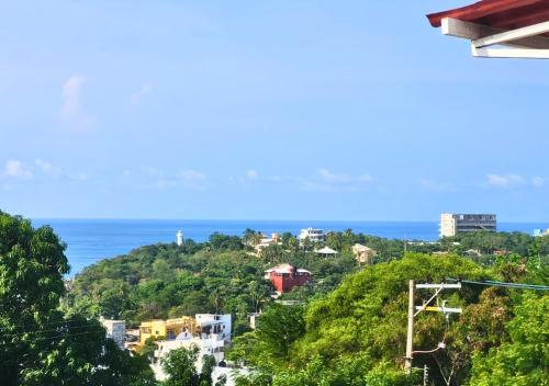 - Vistas a la ciudad y al océano en Adults Only Casa Cactus - Stylish Boho Studios with Garden and Pool Access, en Puerto Escondido