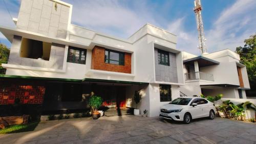 Bangunan di mana terletaknya rumah tamu ini