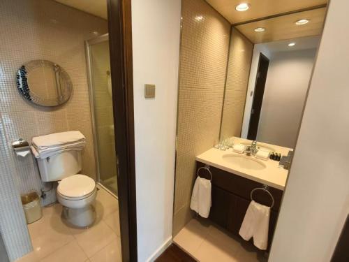 Ένα μπάνιο στο Room 2602, Building 4, Shiqiao International Trade Apartments