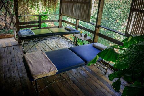 a porch with a blue couch and a table at rincon sukhino in Lo Narváez