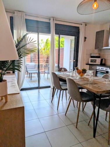 Køkken eller tekøkken på Etang Salé les bains - Corail Cosy